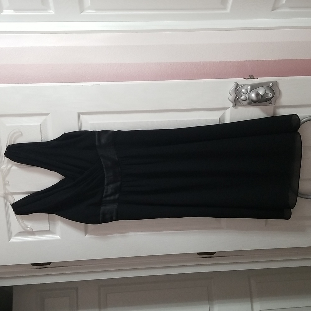 Black Shin Lenth V-Neck Dress